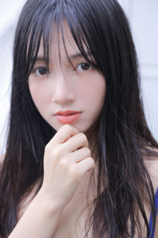 我和年轻的女教师观看
